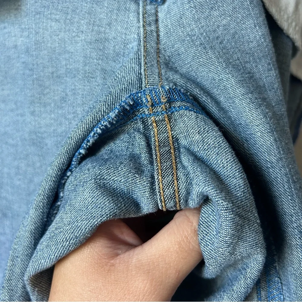 Calvin Klein - Picture 2 of 16